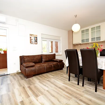 Gabi 1 Apartment