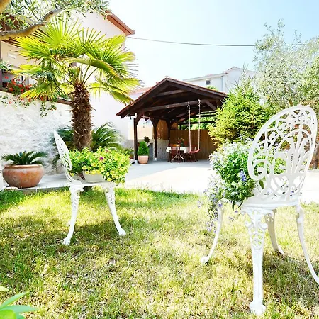 Apartman Gabi 1 *
