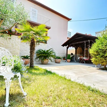 Gabi 1 Apartment